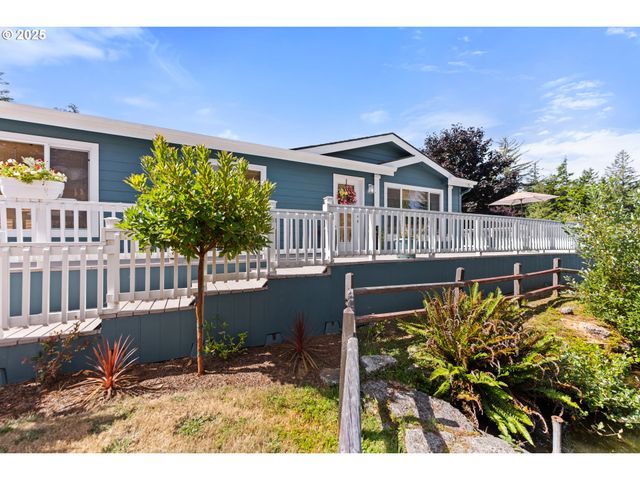 1975 SHOREPINES Dr, Coos Bay, OR 97420