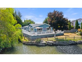 1975 SHOREPINES Dr, Coos Bay, OR 97420
