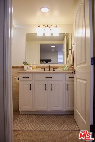 10390 La Grange Avenue PH3, Los Angeles, CA 90025