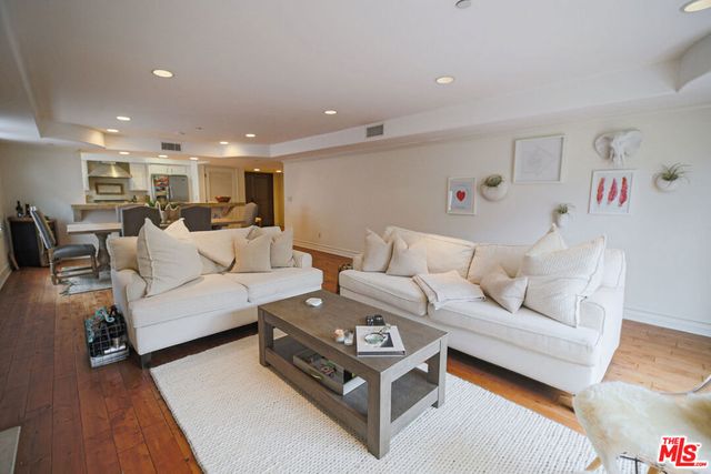 10390 La Grange Avenue PH3, Los Angeles, CA 90025