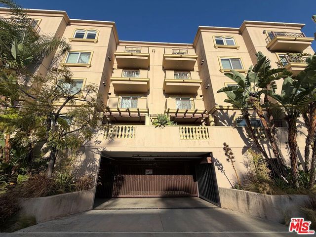 10390 La Grange Avenue PH3, Los Angeles, CA 90025