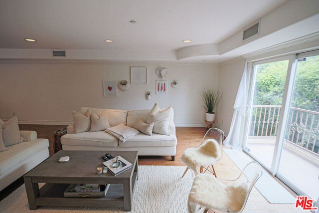 10390 La Grange Avenue PH3, Los Angeles, CA 90025