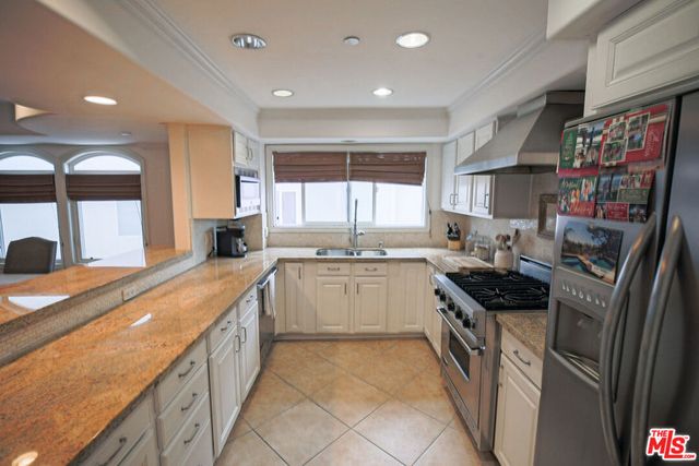 10390 La Grange Avenue PH3, Los Angeles, CA 90025