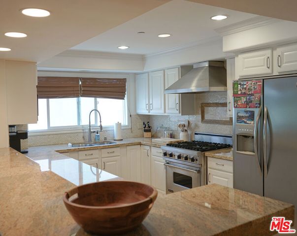 10390 La Grange Avenue PH3, Los Angeles, CA 90025