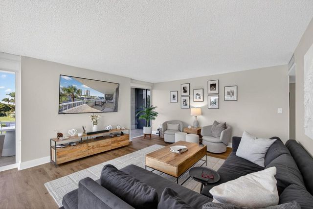 5510 N Ocean Drive 2d, Singer Island, FL 33404