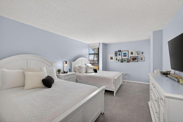 5510 N Ocean Drive 2d, Singer Island, FL 33404