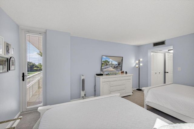 5510 N Ocean Drive 2d, Singer Island, FL 33404