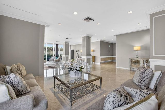 5510 N Ocean Drive 2d, Singer Island, FL 33404