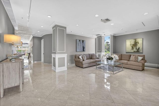 5510 N Ocean Drive 2d, Singer Island, FL 33404