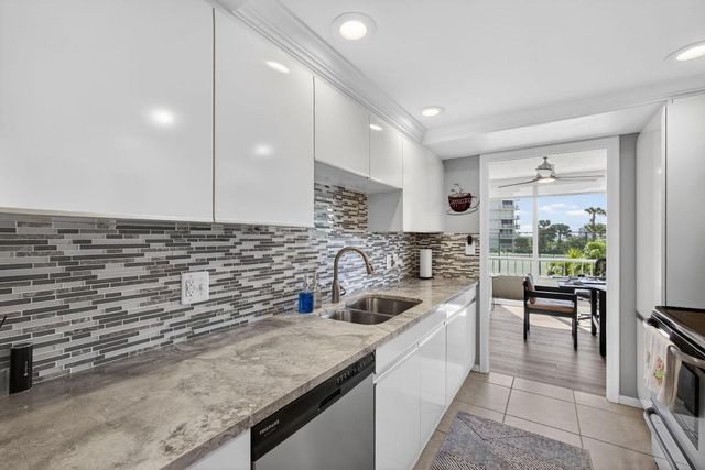 5510 N Ocean Drive 2d, Singer Island, FL 33404