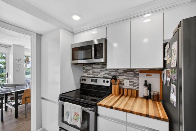 5510 N Ocean Drive 2d, Singer Island, FL 33404