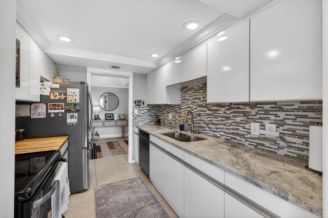 5510 N Ocean Drive 2d, Singer Island, FL 33404