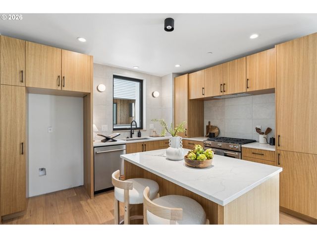 4611 N CAMPBELL Ave, Portland, OR 97217