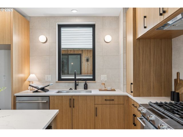 4611 N CAMPBELL Ave, Portland, OR 97217