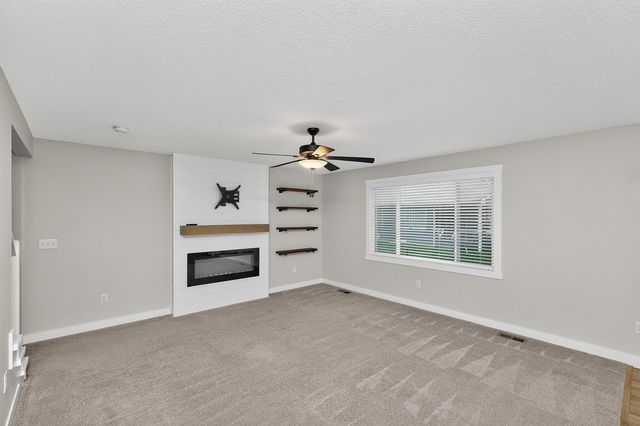 695 SE Mesa Drive, Waukee, IA 50263