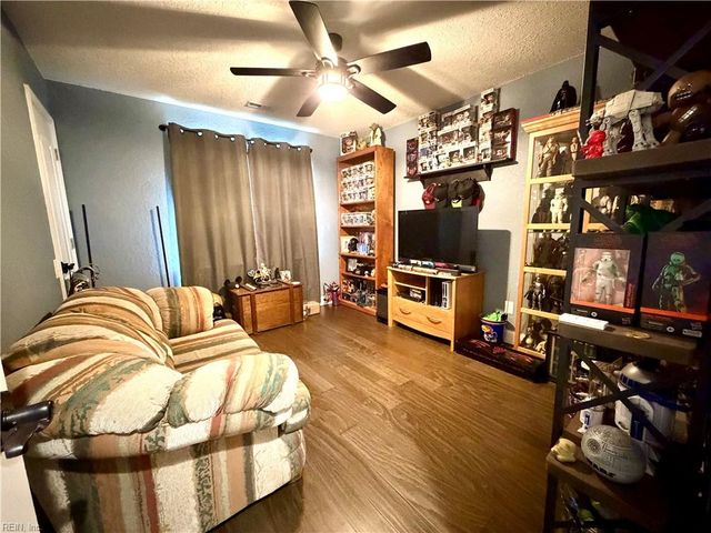 2328 Edmenton DR, Virginia Beach, VA 23456