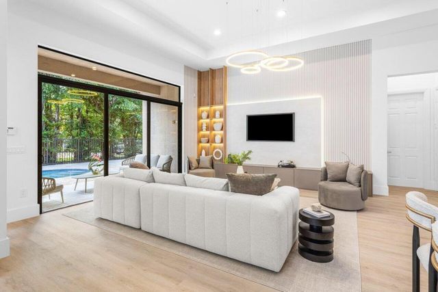 8749 Lewis River Road, Delray Beach, FL 33446