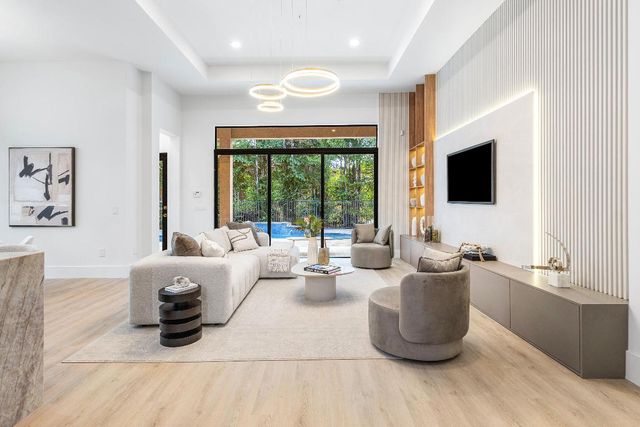 8749 Lewis River Road, Delray Beach, FL 33446