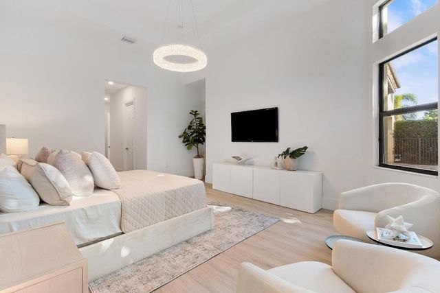 8749 Lewis River Road, Delray Beach, FL 33446