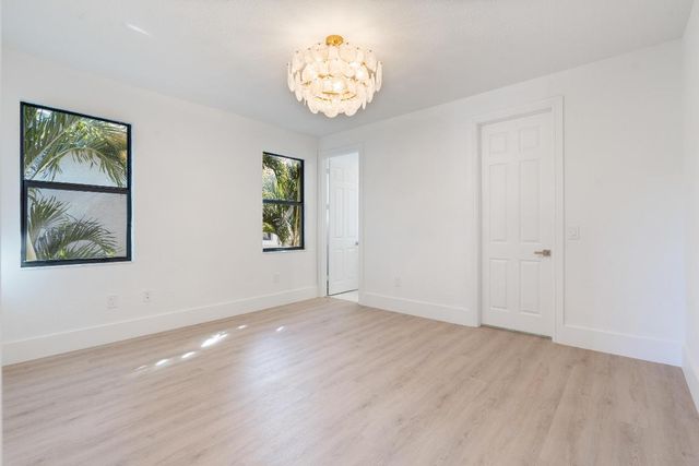 8749 Lewis River Road, Delray Beach, FL 33446