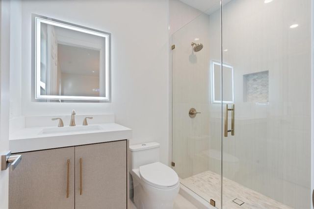 8749 Lewis River Road, Delray Beach, FL 33446