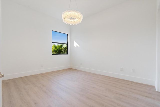 8749 Lewis River Road, Delray Beach, FL 33446