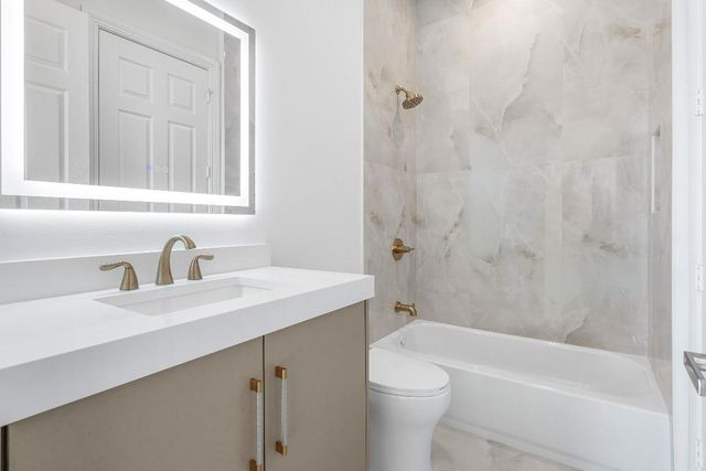 8749 Lewis River Road, Delray Beach, FL 33446