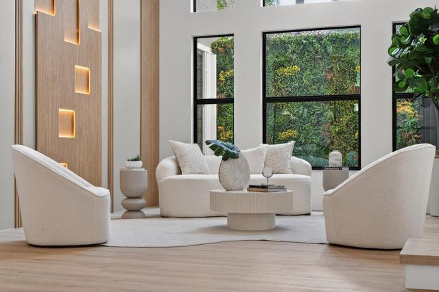 8749 Lewis River Road, Delray Beach, FL 33446