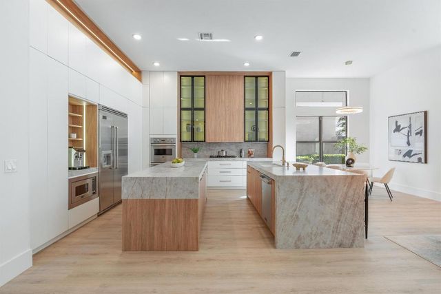 8749 Lewis River Road, Delray Beach, FL 33446