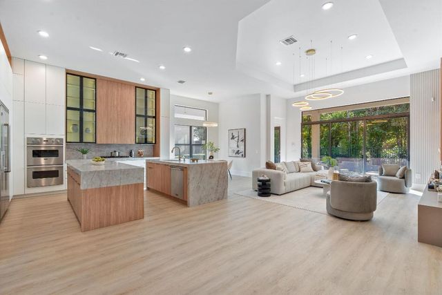 8749 Lewis River Road, Delray Beach, FL 33446