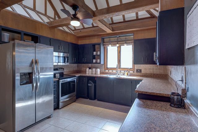 915 E 15th Ave, Winfield, KS 67156