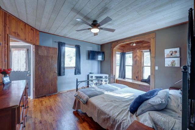 915 E 15th Ave, Winfield, KS 67156