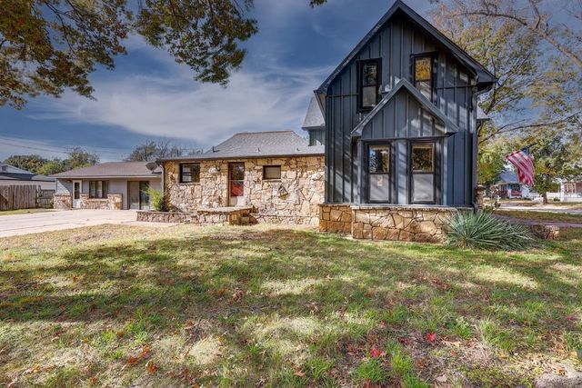 915 E 15th Ave, Winfield, KS 67156