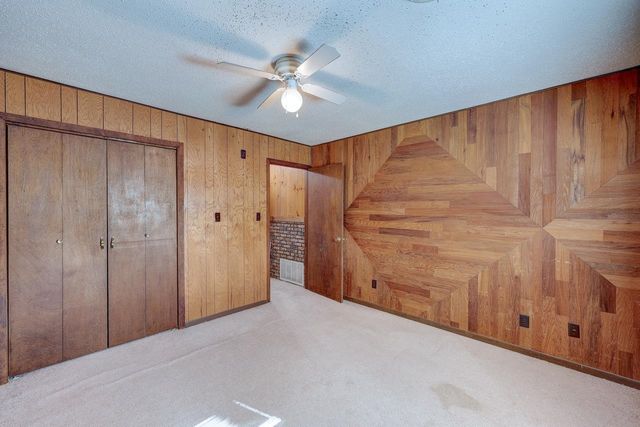 915 E 15th Ave, Winfield, KS 67156