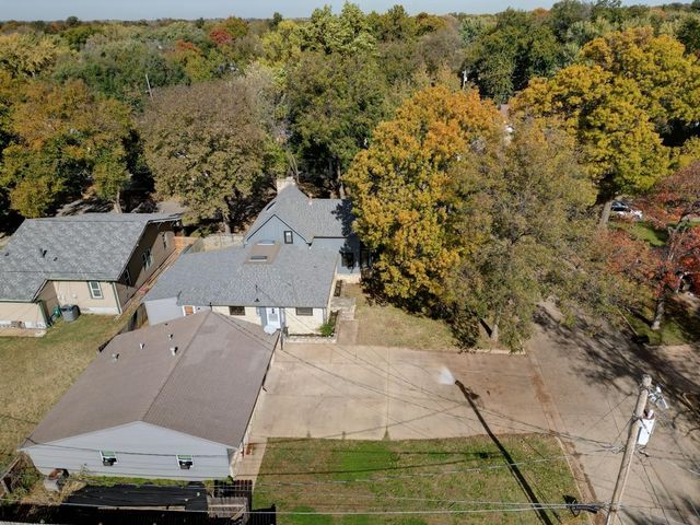 915 E 15th Ave, Winfield, KS 67156