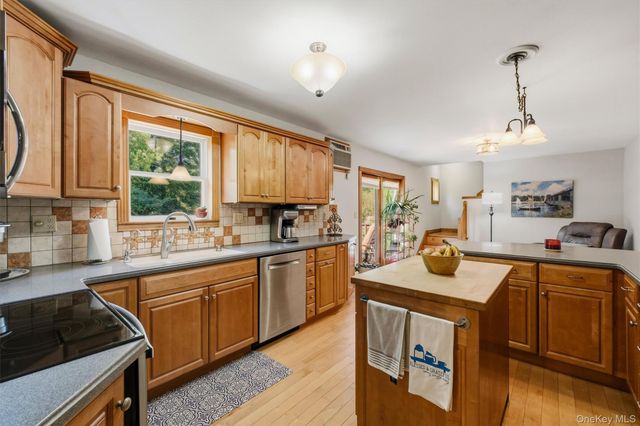 413 Sepasco Center Street, Rhinebeck, NY 12572