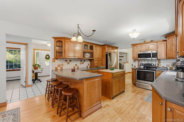 413 Sepasco Center Street, Rhinebeck, NY 12572