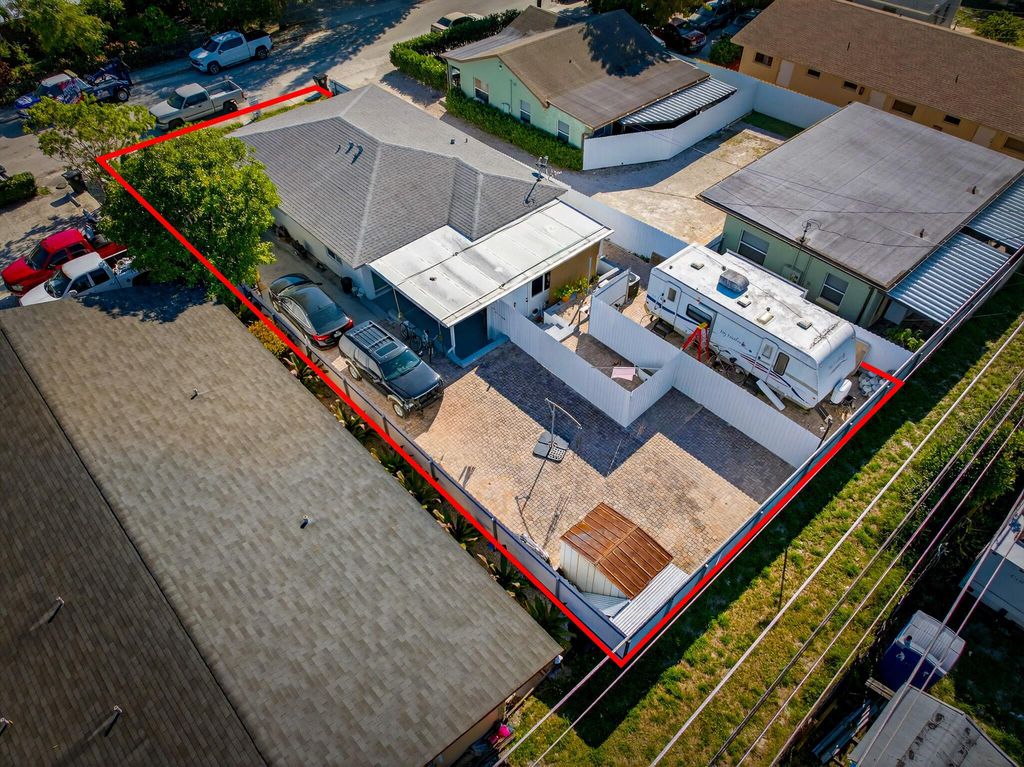 623 S Pine Street, Lake Worth Beach, FL 33460