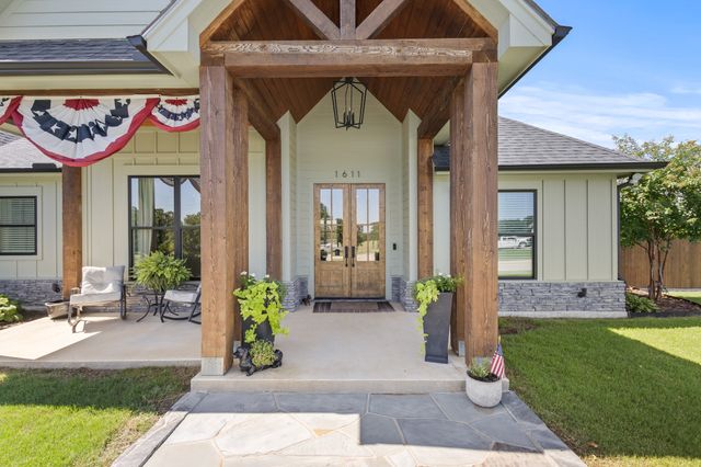 1611 N Mason Street, Bowie, TX 76230