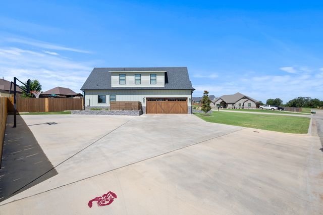 1611 N Mason Street, Bowie, TX 76230