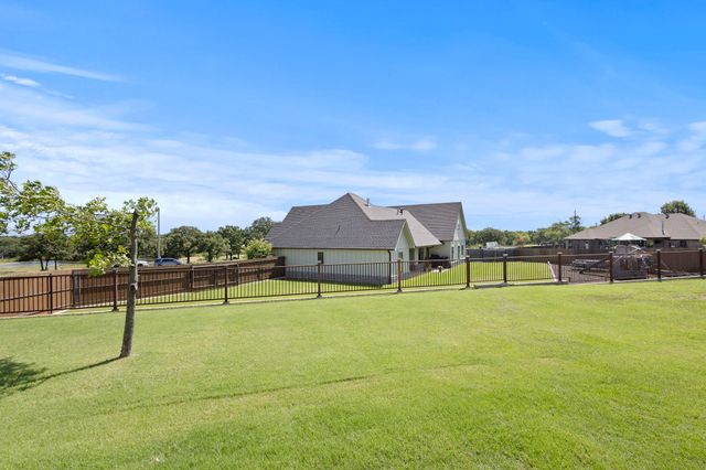 1611 N Mason Street, Bowie, TX 76230