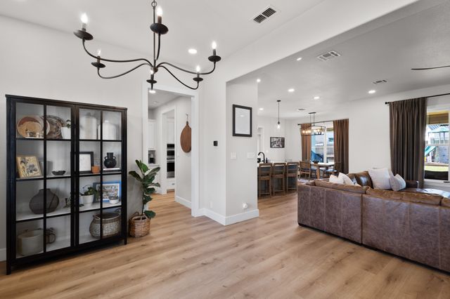 1611 N Mason Street, Bowie, TX 76230