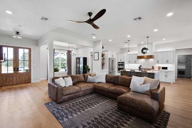 1611 N Mason Street, Bowie, TX 76230