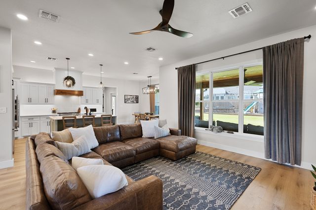 1611 N Mason Street, Bowie, TX 76230