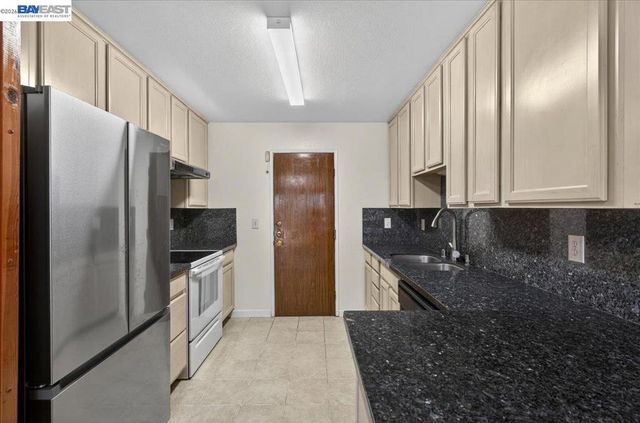8373 Locust Pl, Dublin, CA 94568