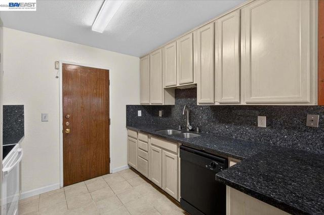 8373 Locust Pl, Dublin, CA 94568