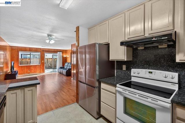 8373 Locust Pl, Dublin, CA 94568