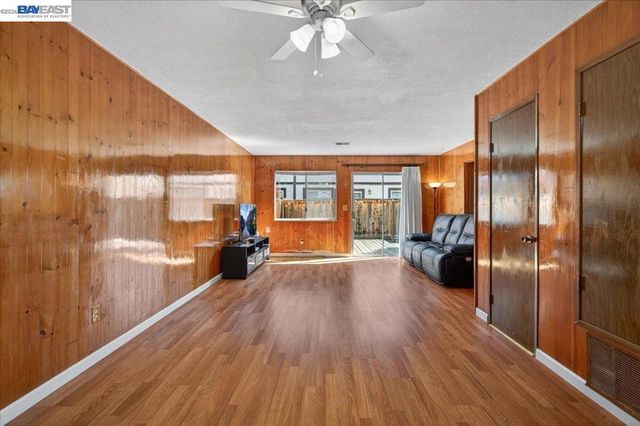 8373 Locust Pl, Dublin, CA 94568