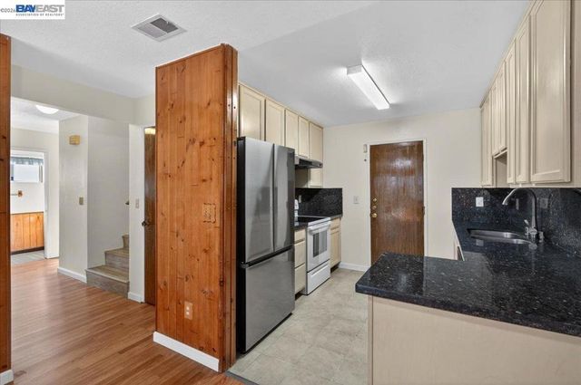 8373 Locust Pl, Dublin, CA 94568