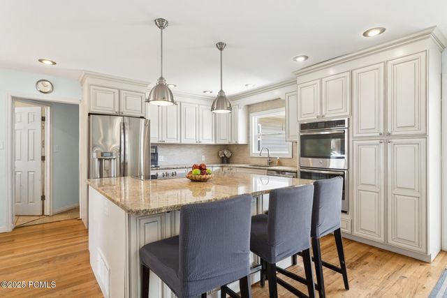 1925 E Hillcrest Avenue, Salt Lake City, UT 84106